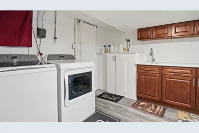 8 Myrtle Avenue, Brentwood, NY 11717 - Photo 14