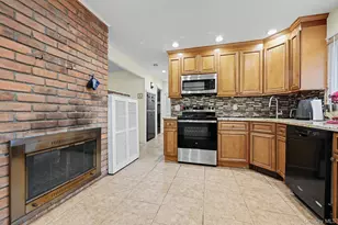 16 Starlight Ln, Levittown, NY 11756 - Photo 8