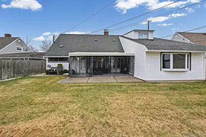 16 Starlight Lane, Levittown, NY 11756 - Photo 6