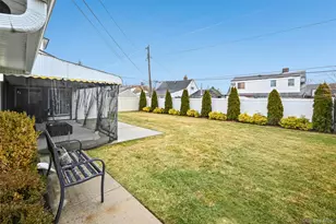 16 Starlight Ln, Levittown, NY 11756 - Photo 4