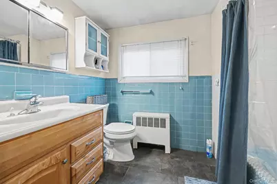 16 Starlight Lane, Levittown, NY 11756 - Photo 18