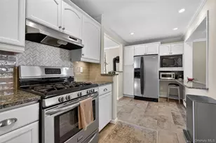 148 Malts Ave, West Islip, NY 11795 - Photo 6