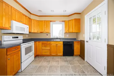 13 Robert Road, Poughkeepsie, NY 12603 - Photo 4