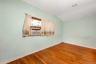 8 Carmans Court, Farmingdale, NY 11735 - Photo 18