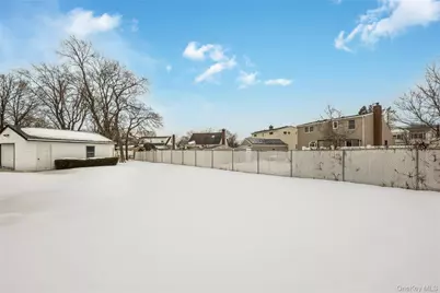 8 Carmans Court, Farmingdale, NY 11735 - Photo 24