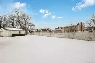 8 Carman's Ct, Farmingdale, NY 11735 - Photo 24