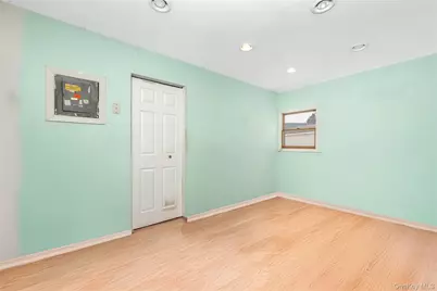 8 Carmans Court, Farmingdale, NY 11735 - Photo 16