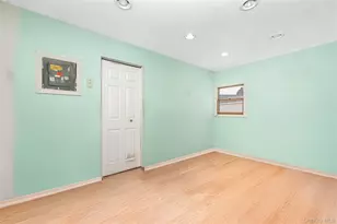 8 Carman's Ct, Farmingdale, NY 11735 - Photo 16