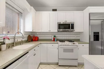 174 Lawrence Avenue, Eastchester, NY 10709 - Photo 12