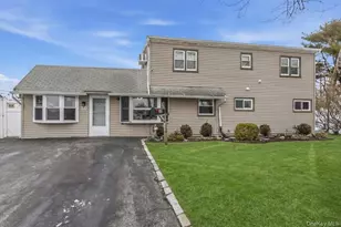 30 Echo Ln, Levittown, NY 11756 - Photo 2