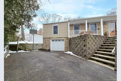 25 Spruceton Street, Selden, NY 11784 - Photo 2