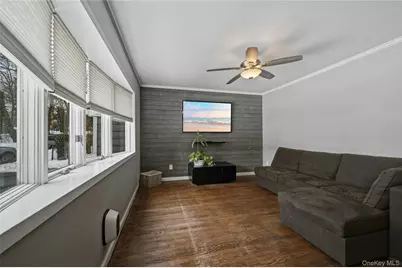 94 Locust Place, East Northport, NY 11731 - Photo 4