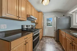 94 Locust Pl, East Northport, NY 11731 - Photo 10