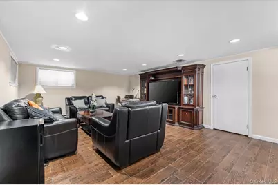 32 Middle Lane, Jericho, NY 11753 - Photo 20