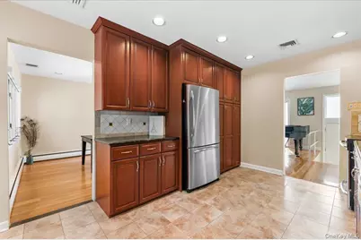 32 Middle Lane, Jericho, NY 11753 - Photo 8