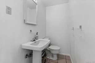 32 Middle Ln, Jericho, NY 11753 - Photo 20