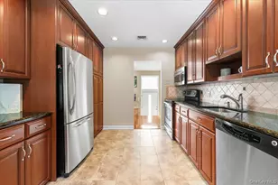 32 Middle Ln, Jericho, NY 11753 - Photo 10
