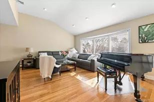 32 Middle Ln, Jericho, NY 11753 - Photo 4