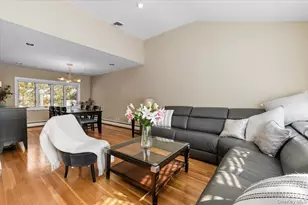 32 Middle Ln, Jericho, NY 11753 - Photo 4