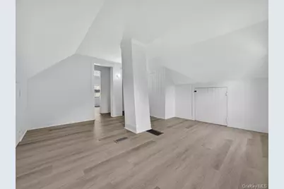 17 Maple Avenue W, Suffern, NY 10901 - Photo 18