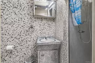 18-40 21st Dr, Astoria, NY 11105 - Photo 18