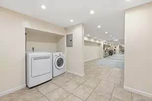 18-40 21st Dr, Astoria, NY 11105 - Photo 38