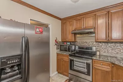 597 Seminole Road, Franklin Square, NY 11010 - Photo 8