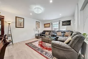 125 Hamlet Rd, Levittown, NY 11756 - Photo 16