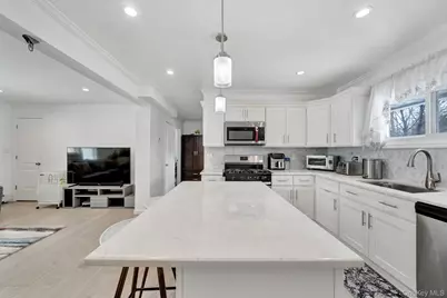 125 Hamlet Road, Levittown, NY 11756 - Photo 8