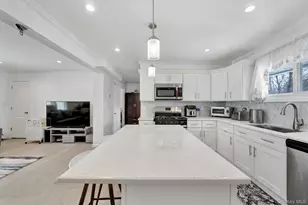 125 Hamlet Rd, Levittown, NY 11756 - Photo 8