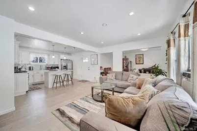 125 Hamlet Road, Levittown, NY 11756 - Photo 4