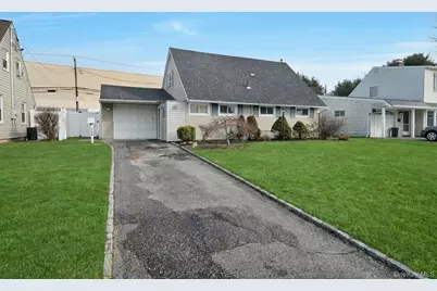 125 Hamlet Road, Levittown, NY 11756 - Photo 2