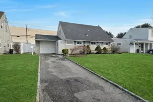 125 Hamlet Rd, Levittown, NY 11756 - Photo 2