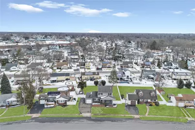 225 Farhan Lane, North Babylon, NY 11703 - Photo 4