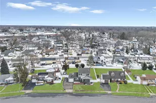 225 Farhan Ln, North Babylon, NY 11703 - Photo 4