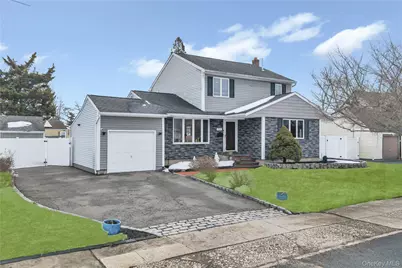 225 Farhan Lane, North Babylon, NY 11703 - Photo 2