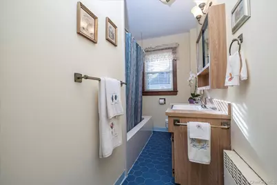 76 Driscoll Avenue, Rockville Centre, NY 11570 - Photo 28
