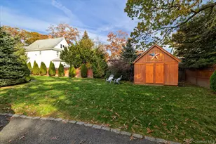 76 Driscoll Ave, Rockville Centre, NY 11570 - Photo 38