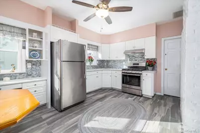 76 Driscoll Avenue, Rockville Centre, NY 11570 - Photo 14