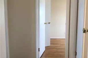 220 Pershing Pkwy, Mineola, NY 11501 - Photo 10