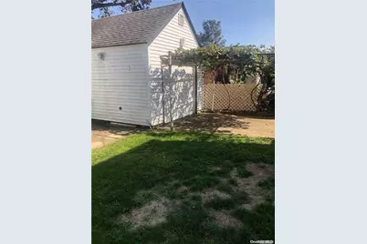 220 Pershing Parkway, Mineola, NY 11501 - Photo 18