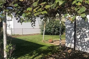 220 Pershing Pkwy, Mineola, NY 11501 - Photo 16