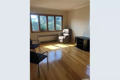 220 Pershing Parkway, Mineola, NY 11501 - Photo 2