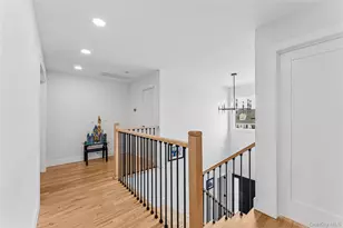 207 Pershing Pkwy, Mineola, NY 11501 - Photo 16