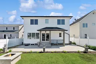207 Pershing Pkwy, Mineola, NY 11501 - Photo 4