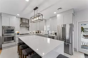 207 Pershing Pkwy, Mineola, NY 11501 - Photo 6