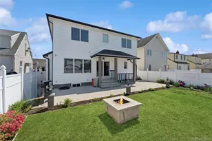 207 Pershing Pkwy, Mineola, NY 11501 - Photo 8