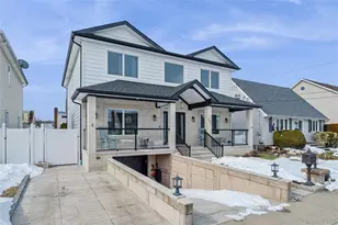 207 Pershing Pkwy, Mineola, NY 11501 - Photo 2