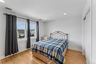 207 Pershing Parkway, Mineola, NY 11501 - Photo 16