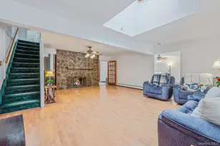 22 Mercury Ln, Levittown, NY 11756 - Photo 14